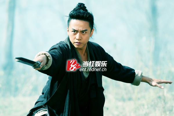 冷血邓超仗剑怒目