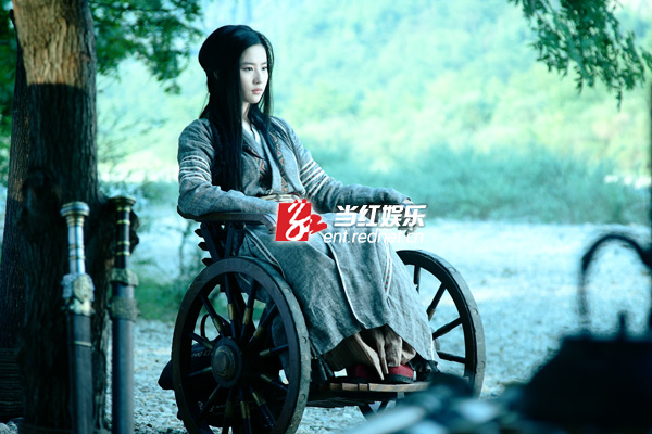 无情刘亦菲冷艳依旧