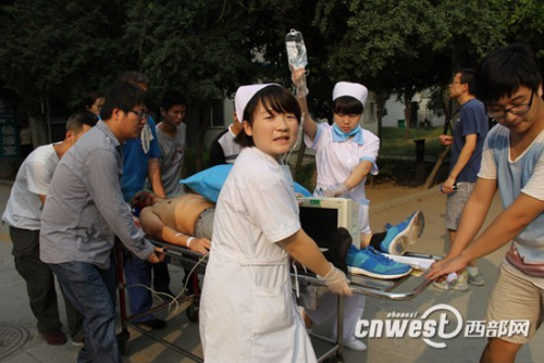 西安一游乐场3人坠伤 亲历者称未给游客系安全扣