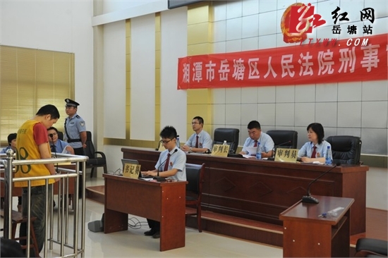 因信用卡透支无钱还款 假借看房实施抢劫获刑五年