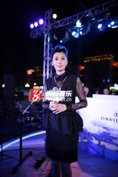 时尚辣妈贾静雯