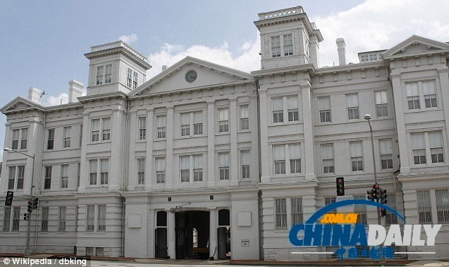 美国华盛顿枪击案第二日 海军大楼大门紧闭