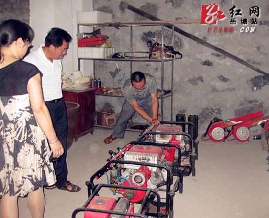 湘潭市森林防火工作督查组督查岳塘区森林防火工作