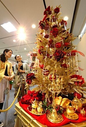 日本一百货店推出黄金圣诞树价值10亿日元（图）