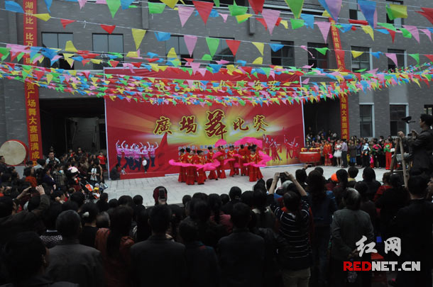 “陶然溪杯”第三届广场舞大赛在国家级浏阳经济技术开发区开赛。