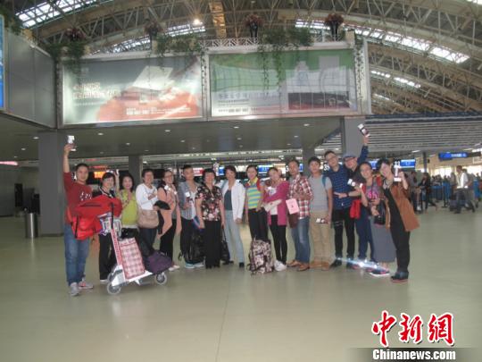 中华文化大乐园—新西兰奥克兰营广西教师团启程