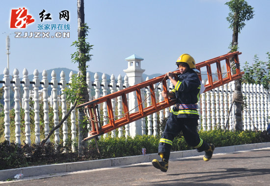 张家界市开展打造消防铁军比武竞赛（组图）