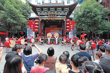 听戏赏景品小吃 去火宫殿逛国庆庙会_湖南频道_红网