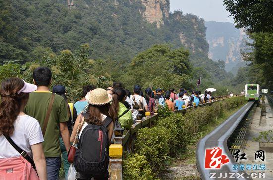武陵源风景区迎来“十一”旅游高峰（组图）