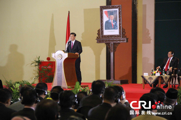 北京时间10月3日11时，习近平主席在印尼国会发表演讲。摄影：蔡靖骉