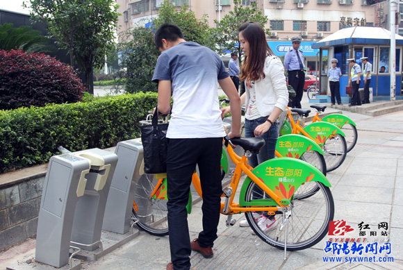 邵阳市城区公共自行车服务系统今日正式投入营