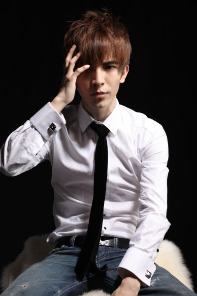 视频]中国梦想秀肌肉男调侃惹恼郭敬明