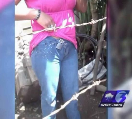 墨西哥一男子给女友裤子上锁12年以保忠诚