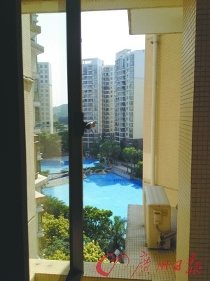 番禺某养老公寓外可见室外泳池。