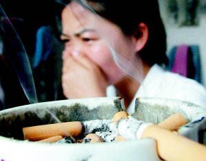二手烟致非吸烟者“躺枪” 专家呼吁共同抵制