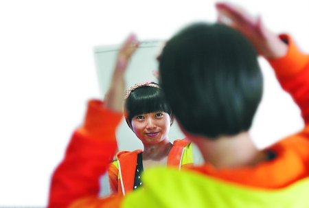 22岁女子与白血病抗争5年 骑车2600公里游四川