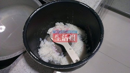市民家中白米剩饭变成红米饭 怀疑饭锅被下毒(图)