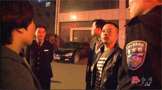 岳塘区多部门联合开展宏发二路歌厅夜间整治工作