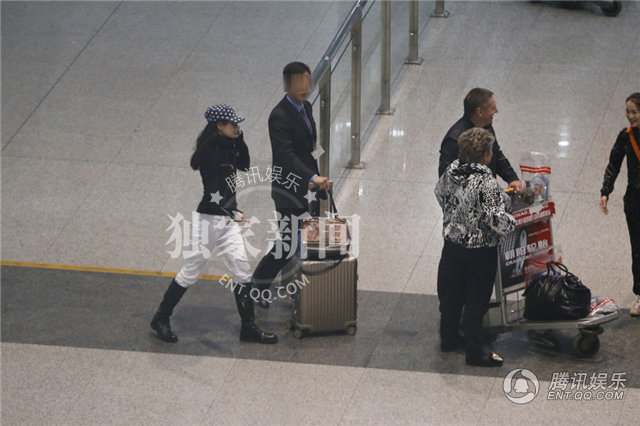 章子怡汪峰游美国后回京 