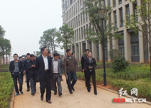 电商行业精英重点考察中部智谷产业园。