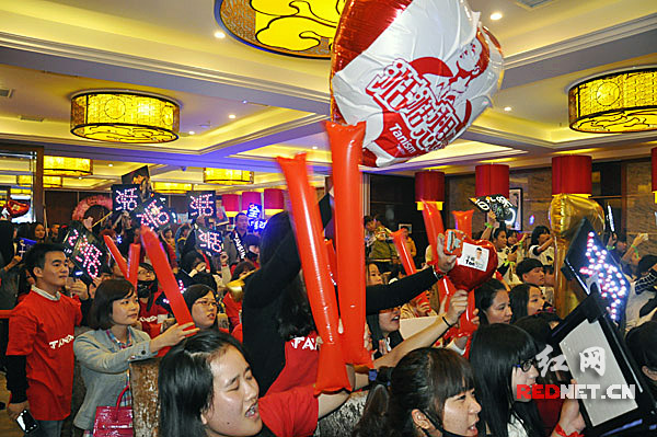 一大早，白举纲、于湉、贾盛强的粉丝就早早来到现场等候偶像。