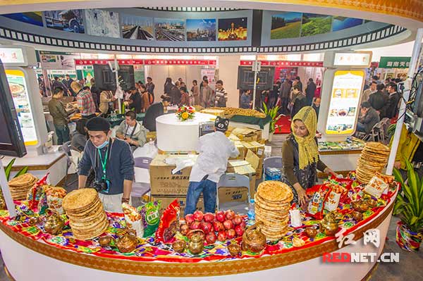 全国各省市来的餐饮企业带来各具魅力的地方特色食品。