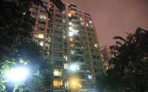 南山某小区玻璃幕墙酿惨剧2名青年半夜高空坠亡