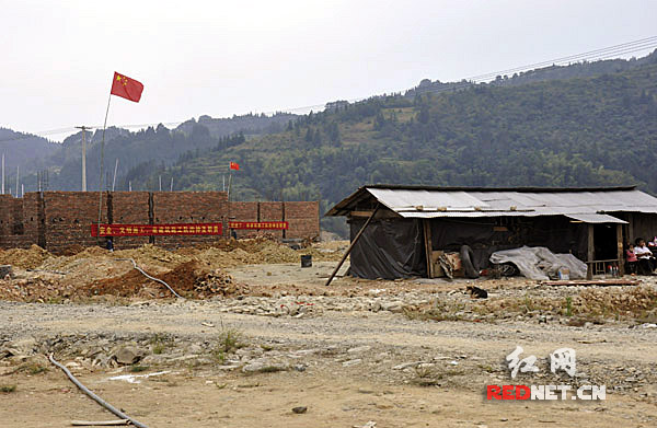 大垅乡白毛寨正在进行新农村中心镇建设。