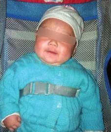 被狠心爸爸丢掉的宝宝的照片。图据网络