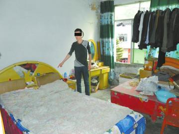 犯罪嫌疑人指出当时在此将银行卡盗出。