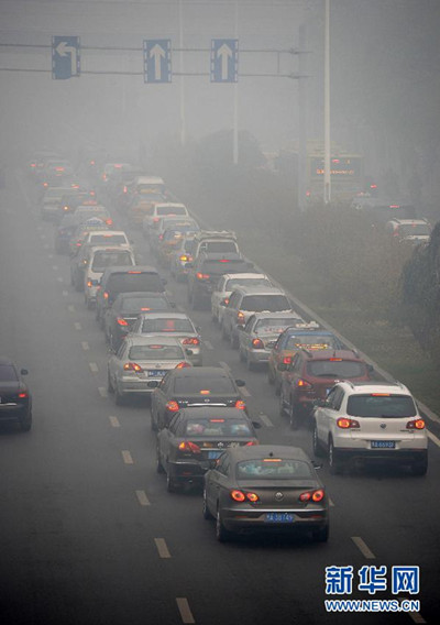 东北三省深陷大雾 多条高速全线封闭