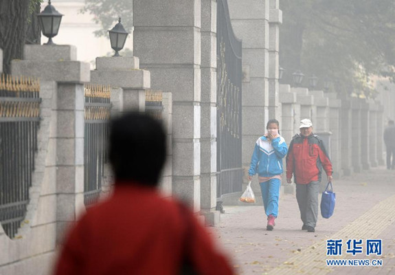 东北三省深陷大雾 多条高速全线封闭