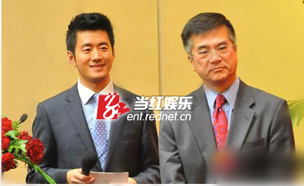 王峰亮相西安大秀英语 自曝曾被调侃大葱味十足