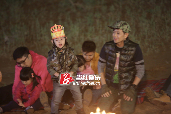 林志颖父子合唱《十七岁的雨季》庆生
