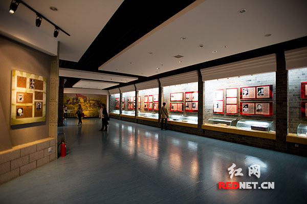 “新四军重建军部纪念馆”里陈列的大量的图文资料和珍贵文物，是新四军为国家为民族英勇战斗的历史见证。