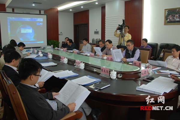 湖南省环保厅党组召开专题民主生活会。