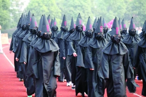 这身行头更是极品