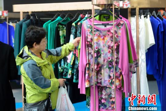 杭州女装与国际女装相遇传统丝绸碰撞高档定制