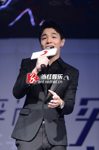 李尚尚连唱三首新歌被封“新人王” 