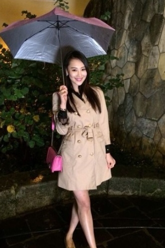 李昕岳雨夜在片场
