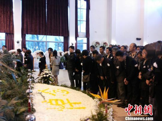 在浙江温岭杀医案中不幸遇害的医生王云杰的哀悼会现场。　李梦清　摄src=