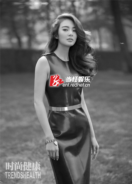 张雨绮优雅束身长裙亭亭玉立
