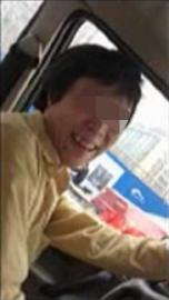 司机调侃一辆从身边超过的轿车。