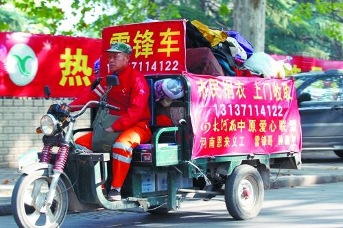 男子20余年坚持学雷锋 屡因行善失业流落街头