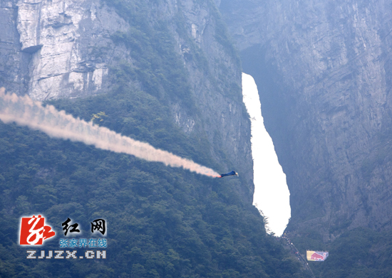 翼装飞行纪录片“天门”获评加拿大国际电影节“最佳影片”