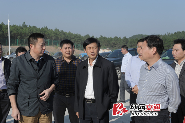 刘明欣督战凤大高速建设