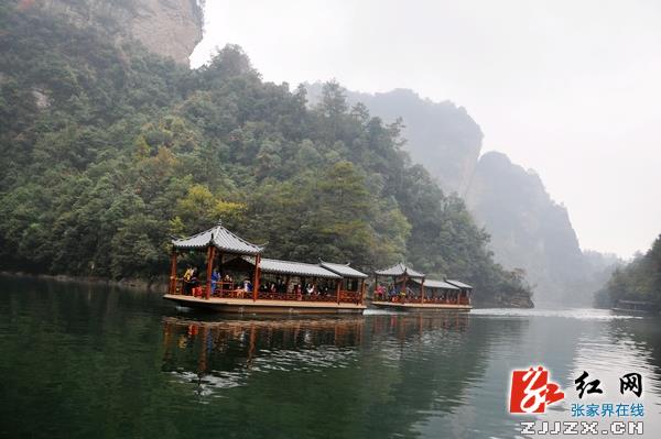 张家界宝峰湖景区生态游船全面投入运行 总投资约800万元