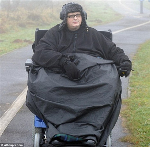 梅森通过减肥减掉305公斤。