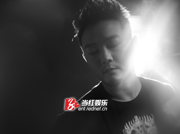 曾一鸣陶醉音乐中