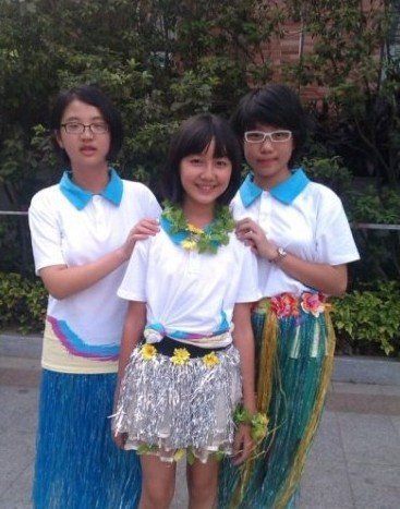 点读机女孩与同学